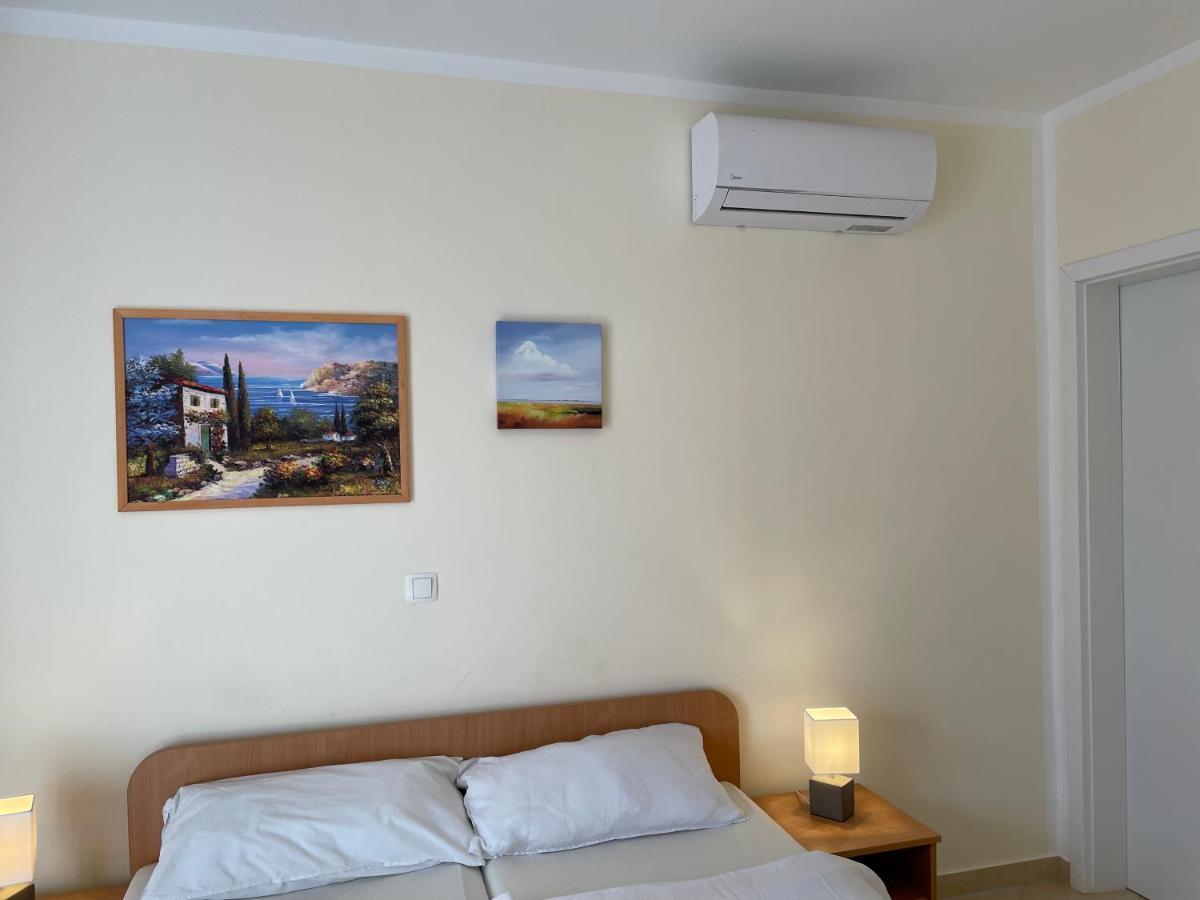 Novalja Apartments By Nena Exterior photo